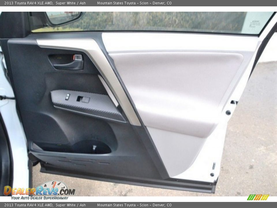 2013 Toyota RAV4 XLE AWD Super White / Ash Photo #26