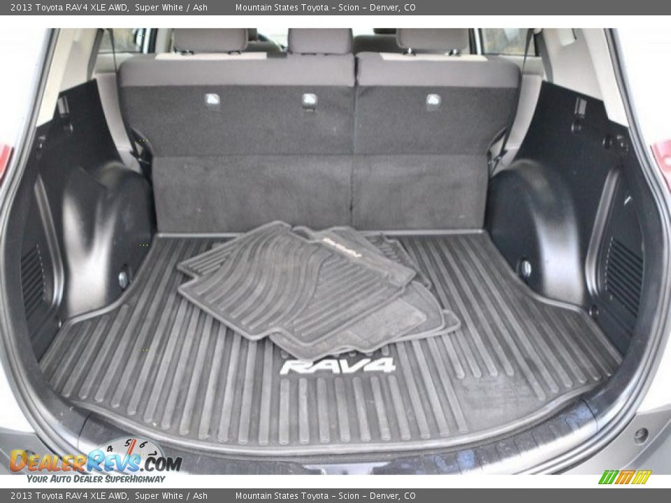 2013 Toyota RAV4 XLE AWD Super White / Ash Photo #27