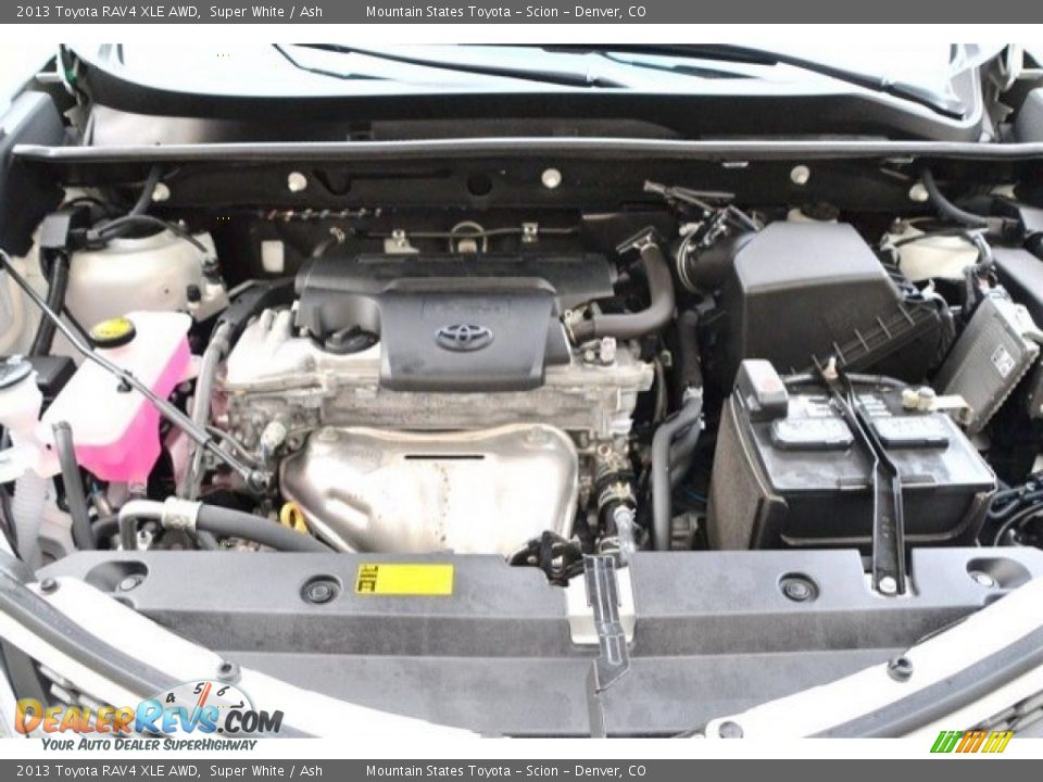 2013 Toyota RAV4 XLE AWD Super White / Ash Photo #28