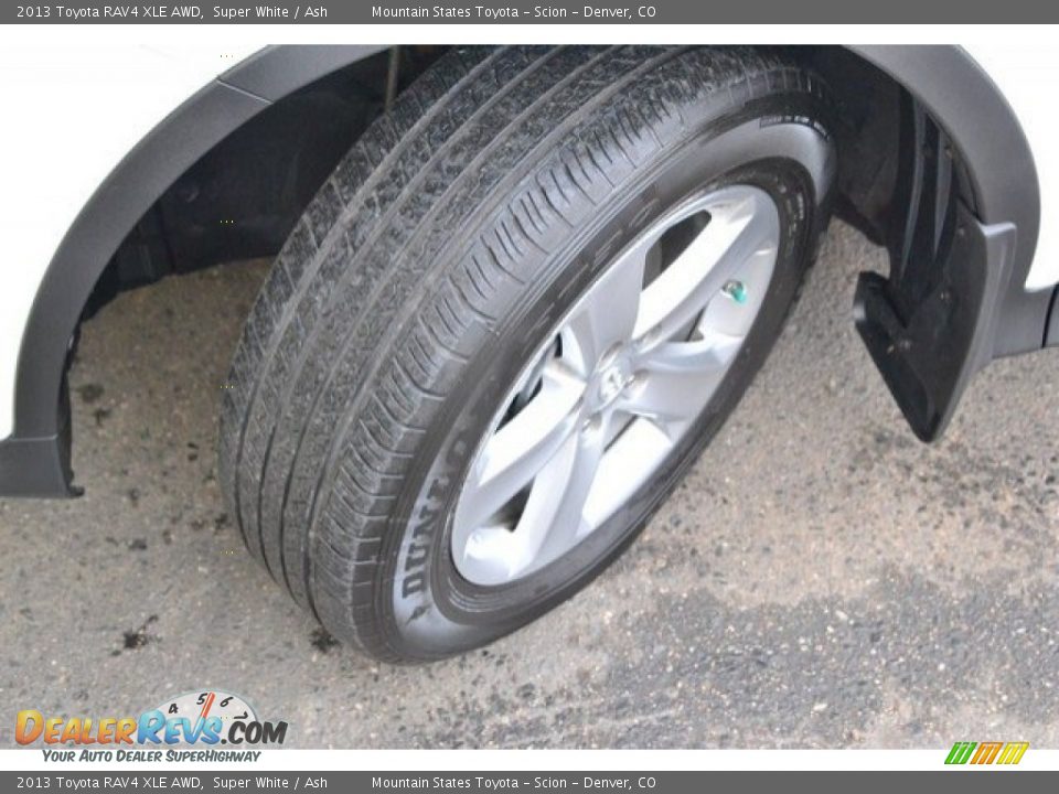 2013 Toyota RAV4 XLE AWD Super White / Ash Photo #29