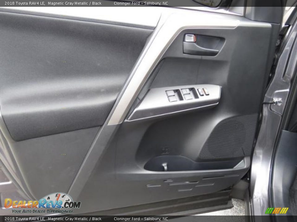2018 Toyota RAV4 LE Magnetic Gray Metallic / Black Photo #9