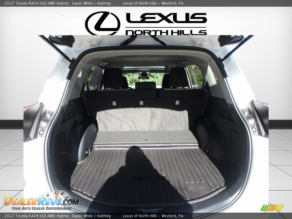 2017 Toyota RAV4 XLE AWD Hybrid Super White / Nutmeg Photo #3