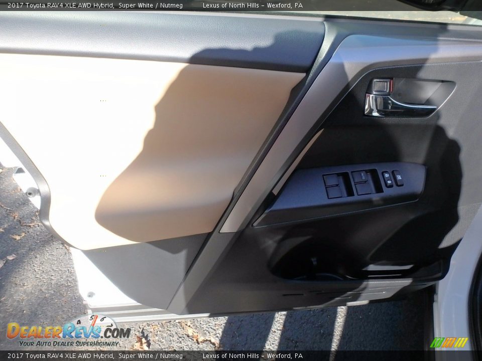 2017 Toyota RAV4 XLE AWD Hybrid Super White / Nutmeg Photo #11