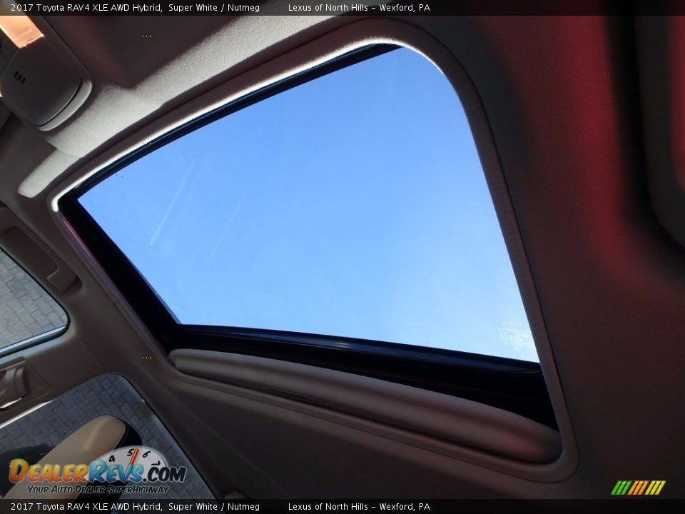 2017 Toyota RAV4 XLE AWD Hybrid Super White / Nutmeg Photo #12