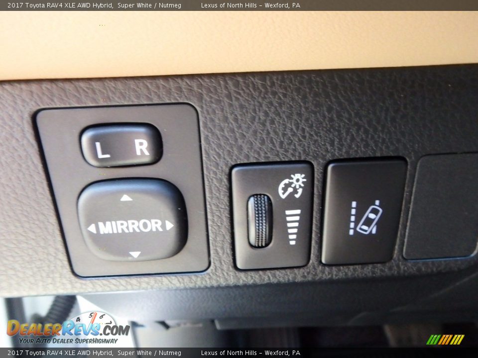2017 Toyota RAV4 XLE AWD Hybrid Super White / Nutmeg Photo #13