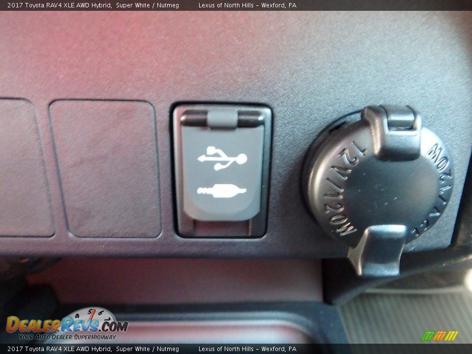 2017 Toyota RAV4 XLE AWD Hybrid Super White / Nutmeg Photo #18