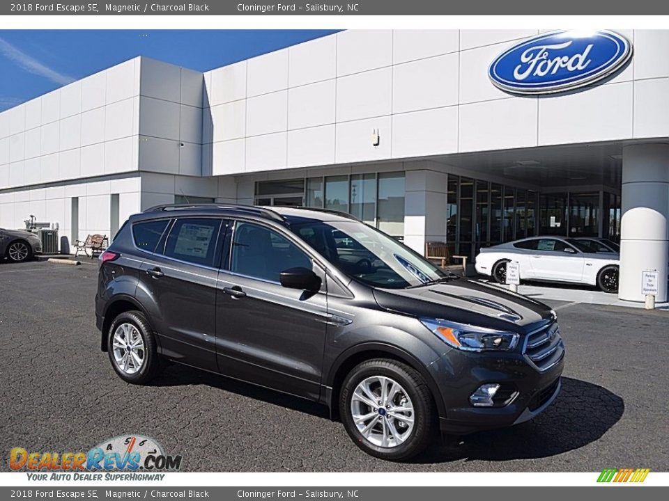 Front 3/4 View of 2018 Ford Escape SE Photo #1