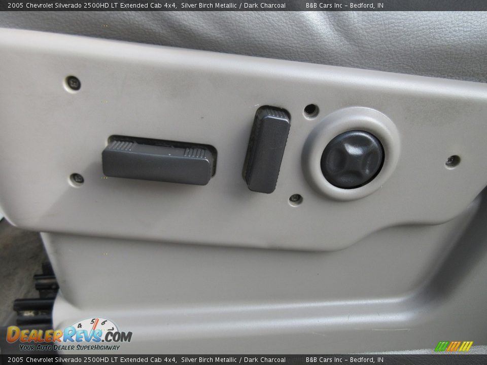 2005 Chevrolet Silverado 2500HD LT Extended Cab 4x4 Silver Birch Metallic / Dark Charcoal Photo #27