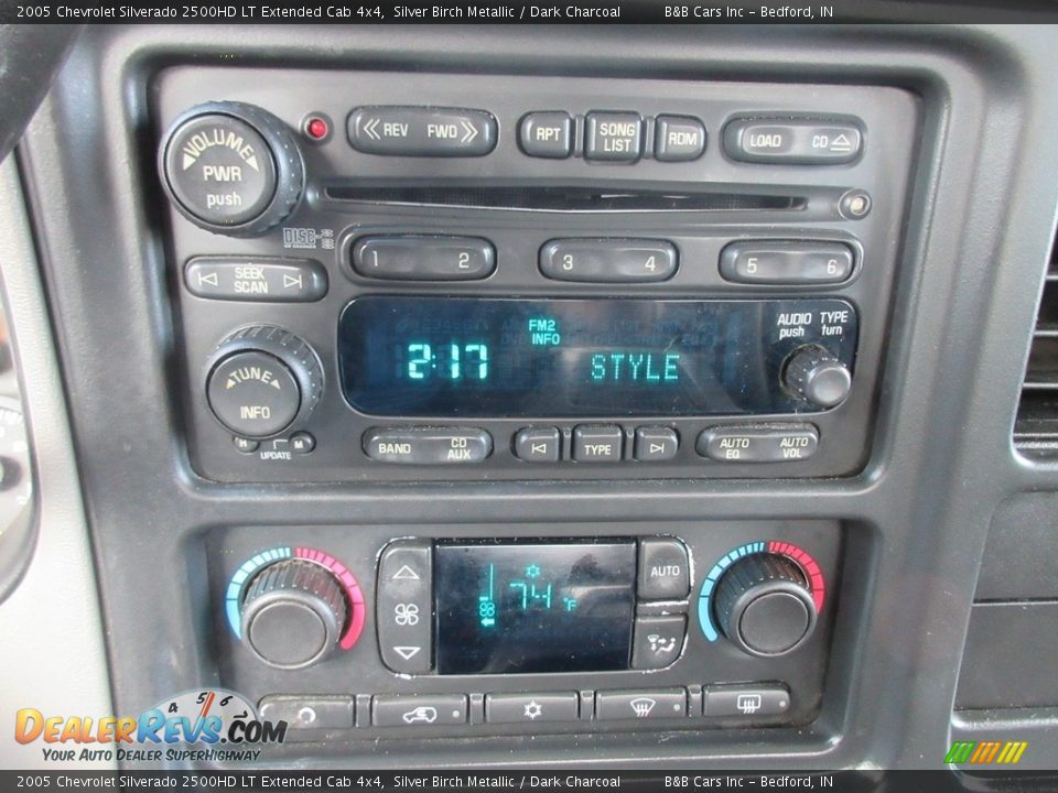 2005 Chevrolet Silverado 2500HD LT Extended Cab 4x4 Silver Birch Metallic / Dark Charcoal Photo #32