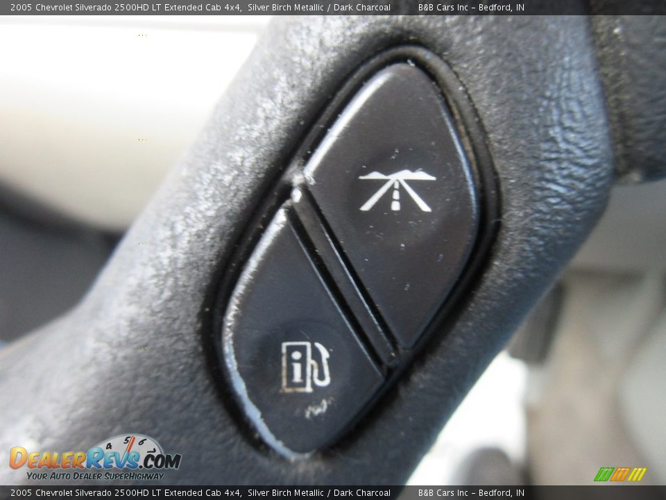 2005 Chevrolet Silverado 2500HD LT Extended Cab 4x4 Silver Birch Metallic / Dark Charcoal Photo #36