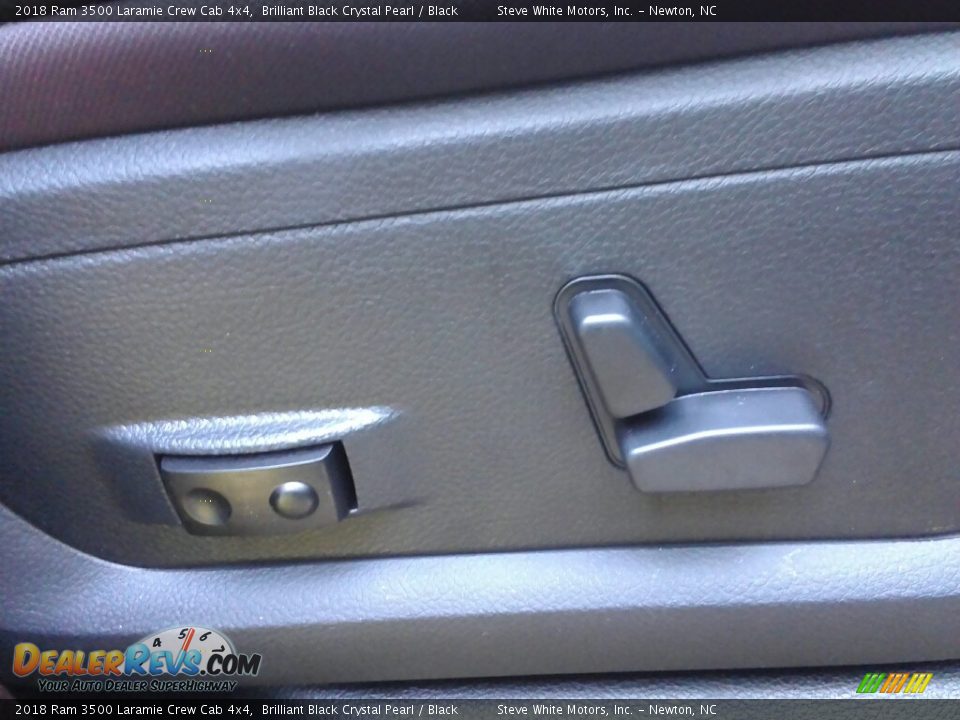 2018 Ram 3500 Laramie Crew Cab 4x4 Brilliant Black Crystal Pearl / Black Photo #32