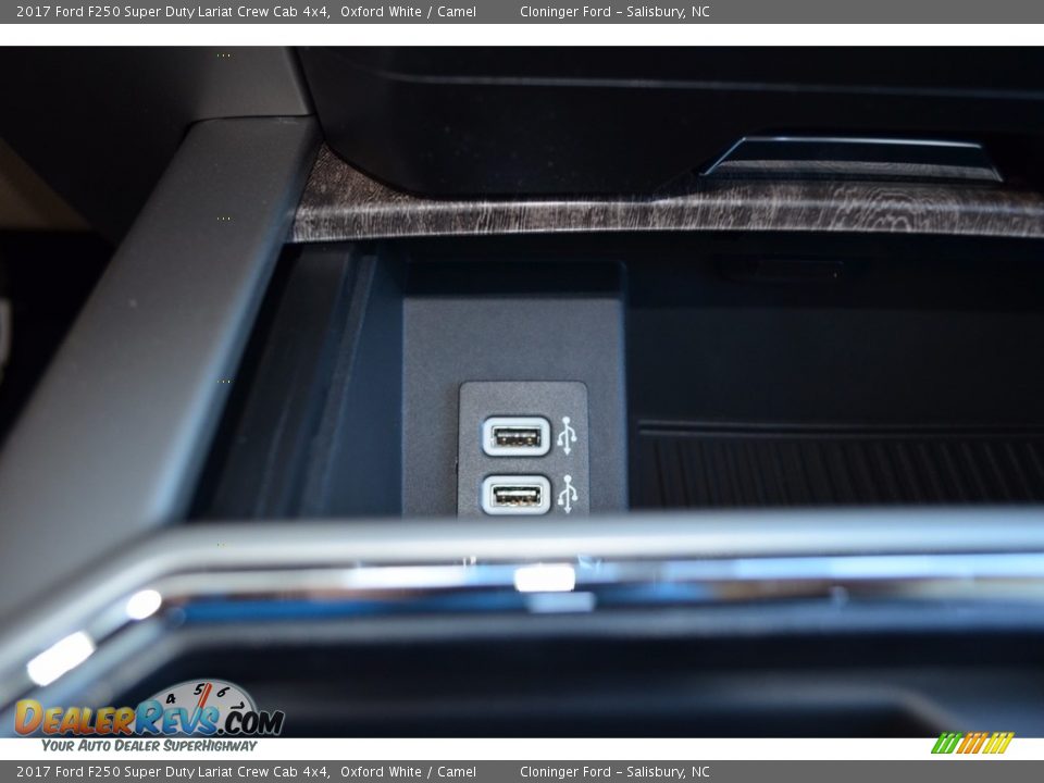 2017 Ford F250 Super Duty Lariat Crew Cab 4x4 Oxford White / Camel Photo #17