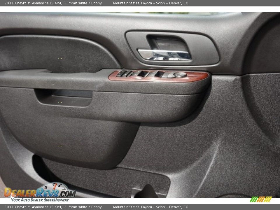 2011 Chevrolet Avalanche LS 4x4 Summit White / Ebony Photo #10