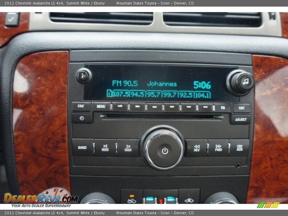 2011 Chevrolet Avalanche LS 4x4 Summit White / Ebony Photo #14