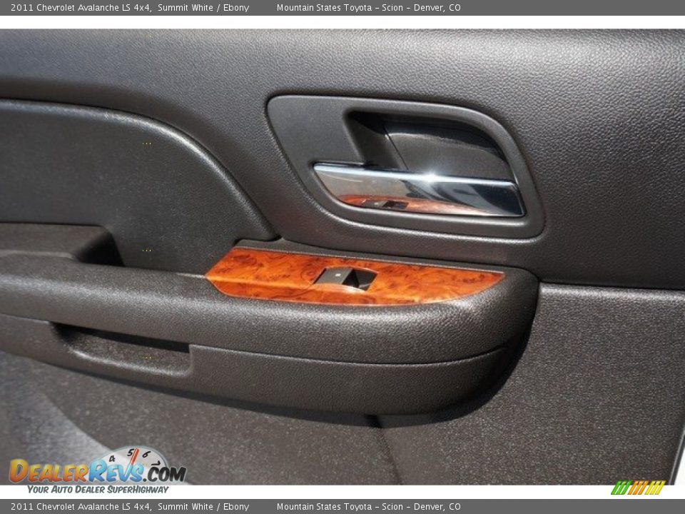2011 Chevrolet Avalanche LS 4x4 Summit White / Ebony Photo #15
