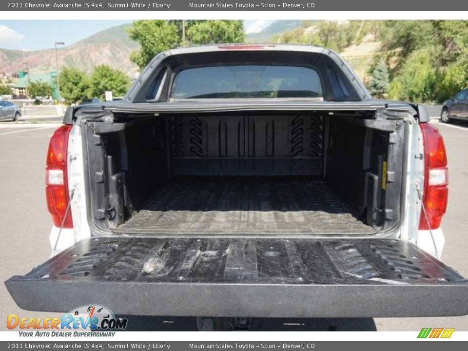 2011 Chevrolet Avalanche LS 4x4 Summit White / Ebony Photo #16