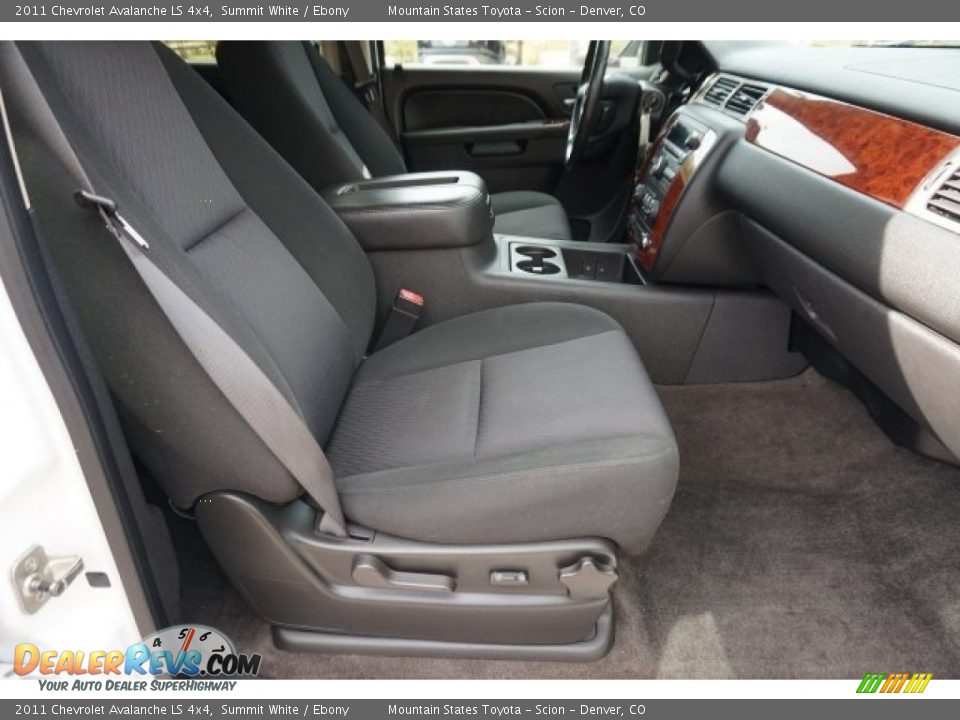 2011 Chevrolet Avalanche LS 4x4 Summit White / Ebony Photo #18