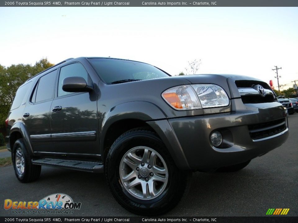 2006 Toyota Sequoia SR5 4WD Phantom Gray Pearl / Light Charcoal Photo #2