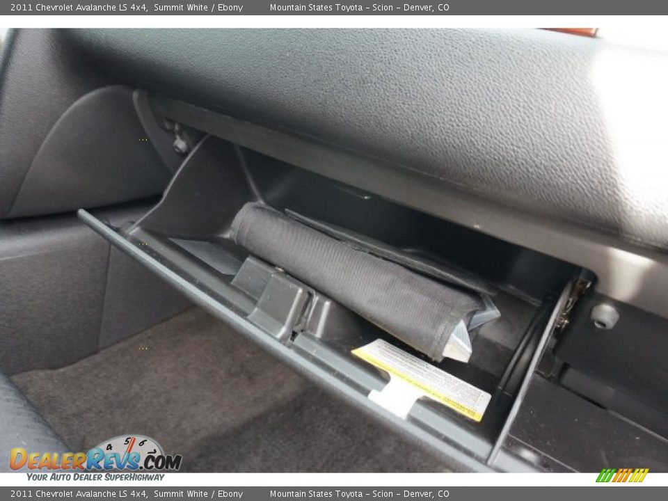 2011 Chevrolet Avalanche LS 4x4 Summit White / Ebony Photo #26