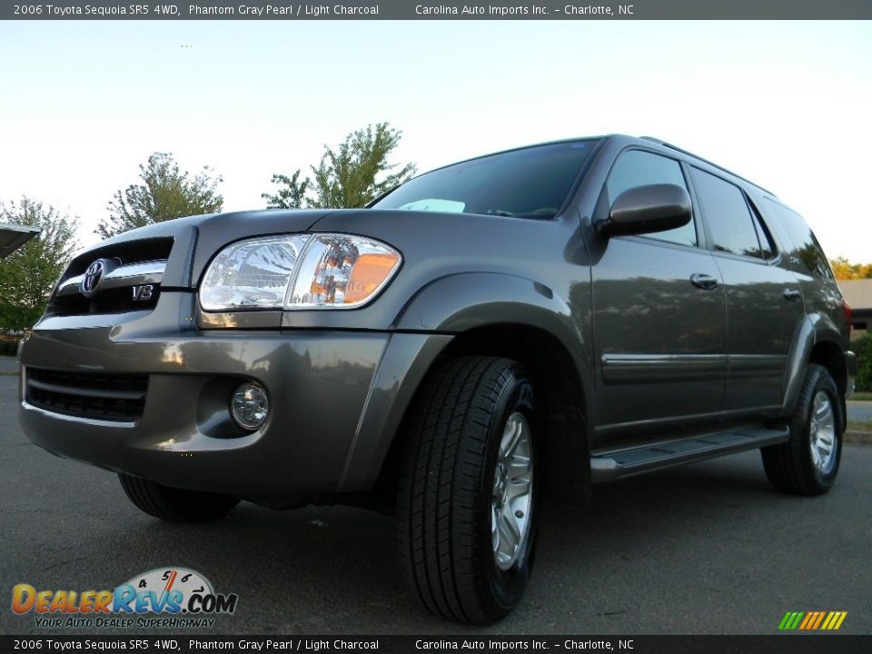 2006 Toyota Sequoia SR5 4WD Phantom Gray Pearl / Light Charcoal Photo #6