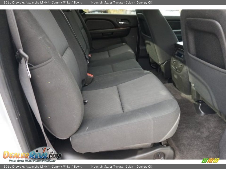 2011 Chevrolet Avalanche LS 4x4 Summit White / Ebony Photo #30