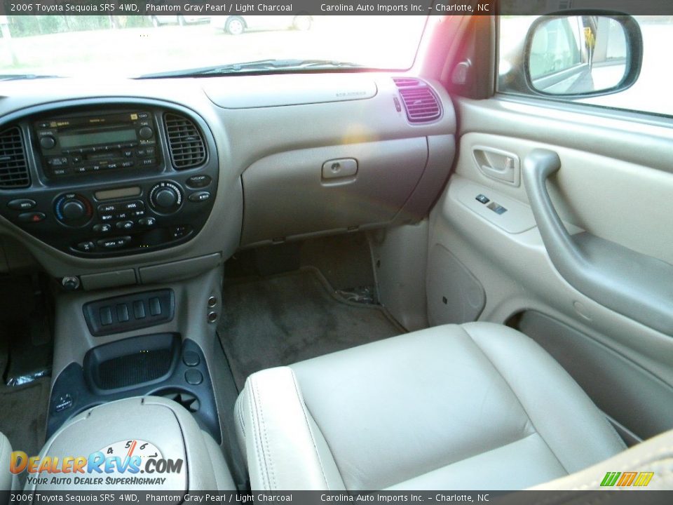 2006 Toyota Sequoia SR5 4WD Phantom Gray Pearl / Light Charcoal Photo #14