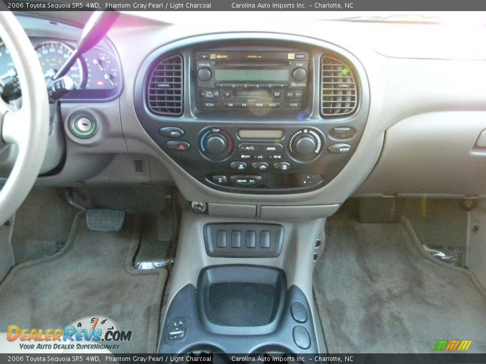 2006 Toyota Sequoia SR5 4WD Phantom Gray Pearl / Light Charcoal Photo #15