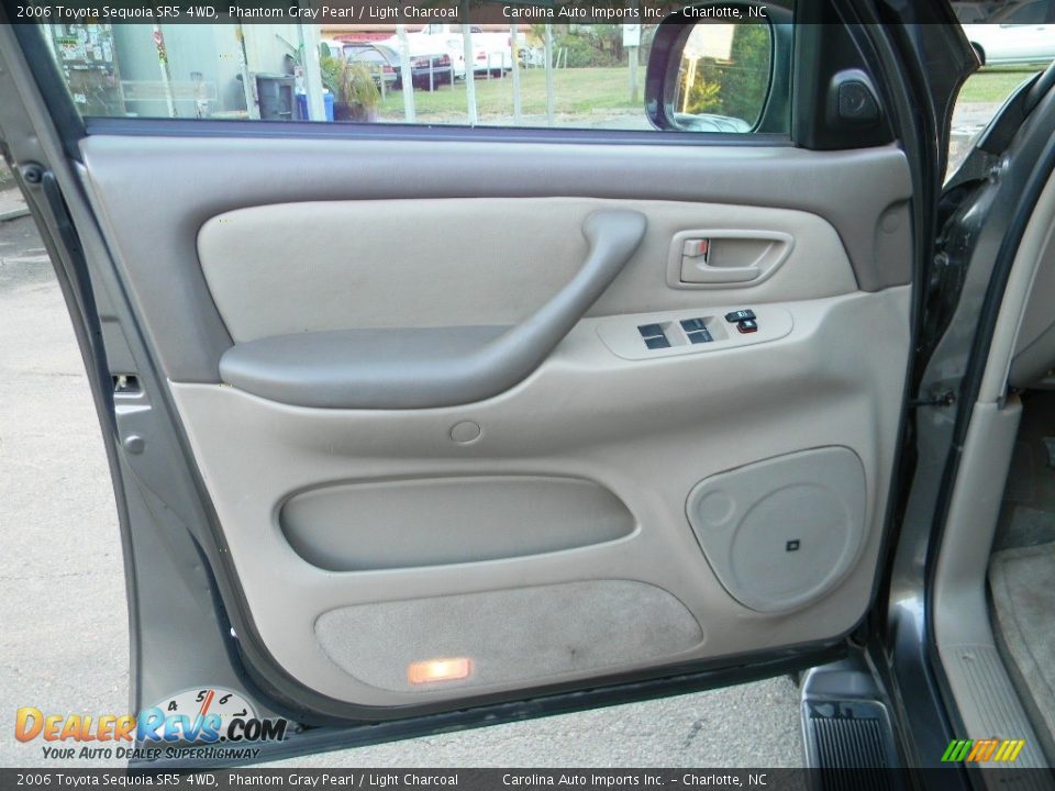 2006 Toyota Sequoia SR5 4WD Phantom Gray Pearl / Light Charcoal Photo #17