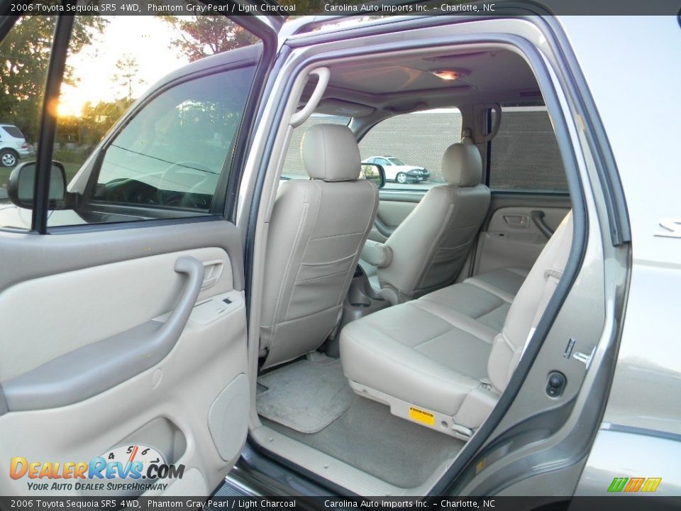 2006 Toyota Sequoia SR5 4WD Phantom Gray Pearl / Light Charcoal Photo #19