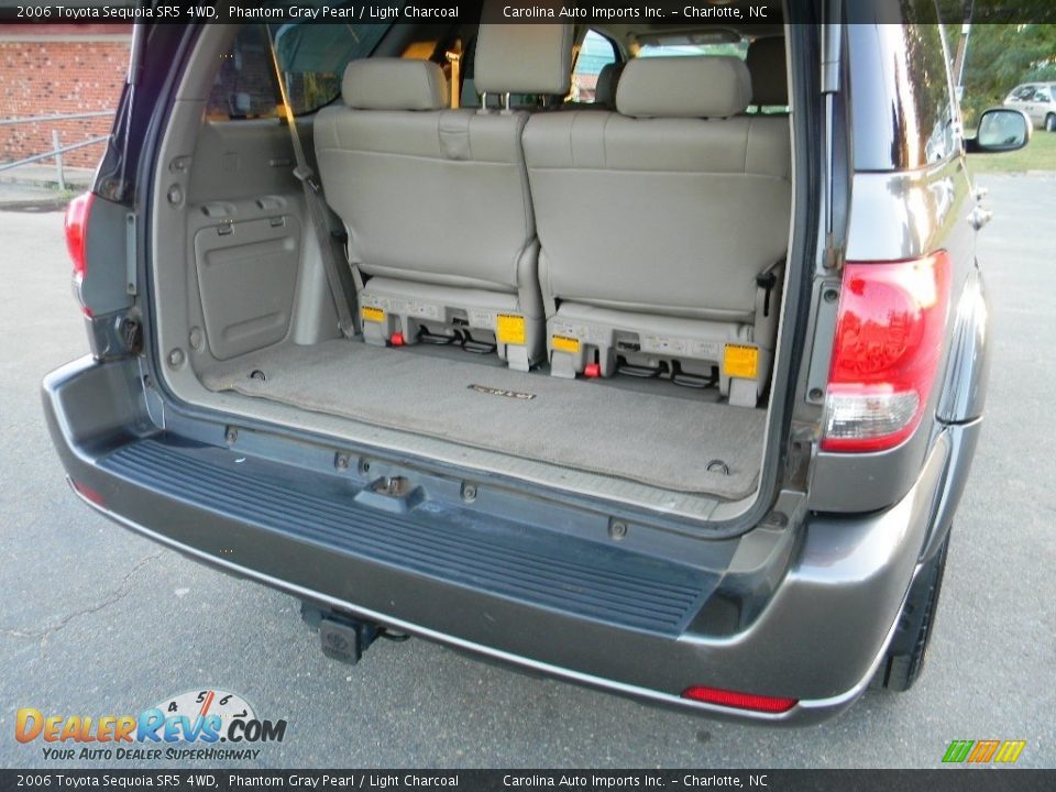 2006 Toyota Sequoia SR5 4WD Phantom Gray Pearl / Light Charcoal Photo #20