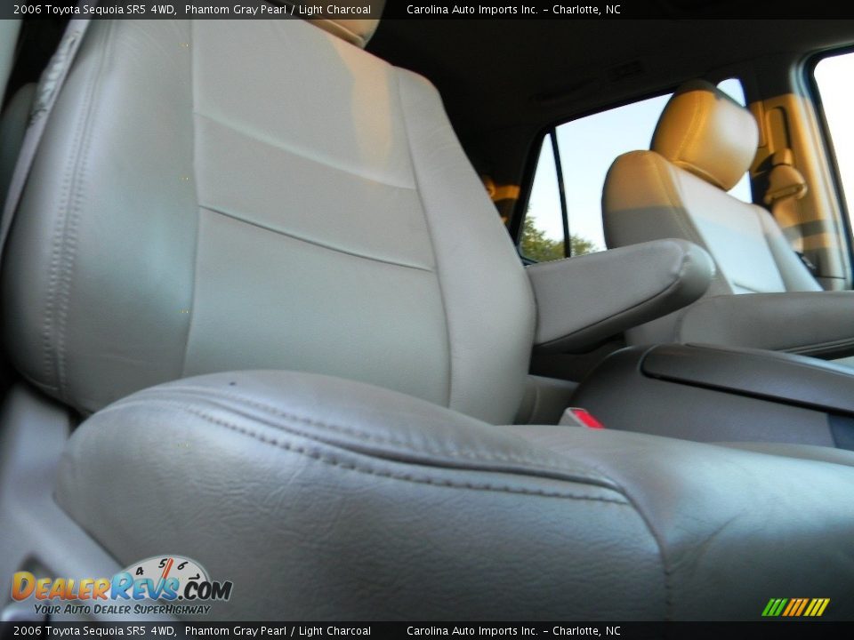 2006 Toyota Sequoia SR5 4WD Phantom Gray Pearl / Light Charcoal Photo #22