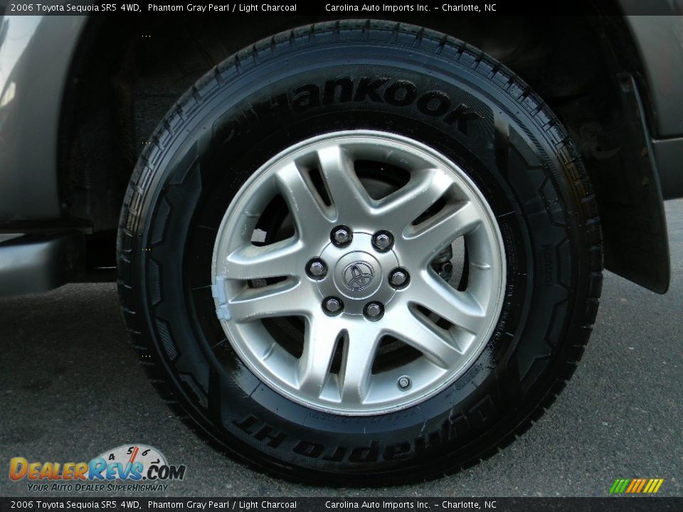 2006 Toyota Sequoia SR5 4WD Phantom Gray Pearl / Light Charcoal Photo #26
