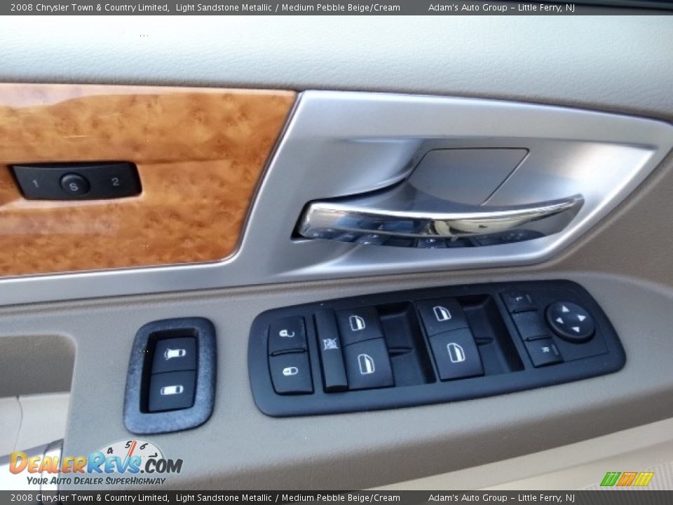 2008 Chrysler Town & Country Limited Light Sandstone Metallic / Medium Pebble Beige/Cream Photo #13