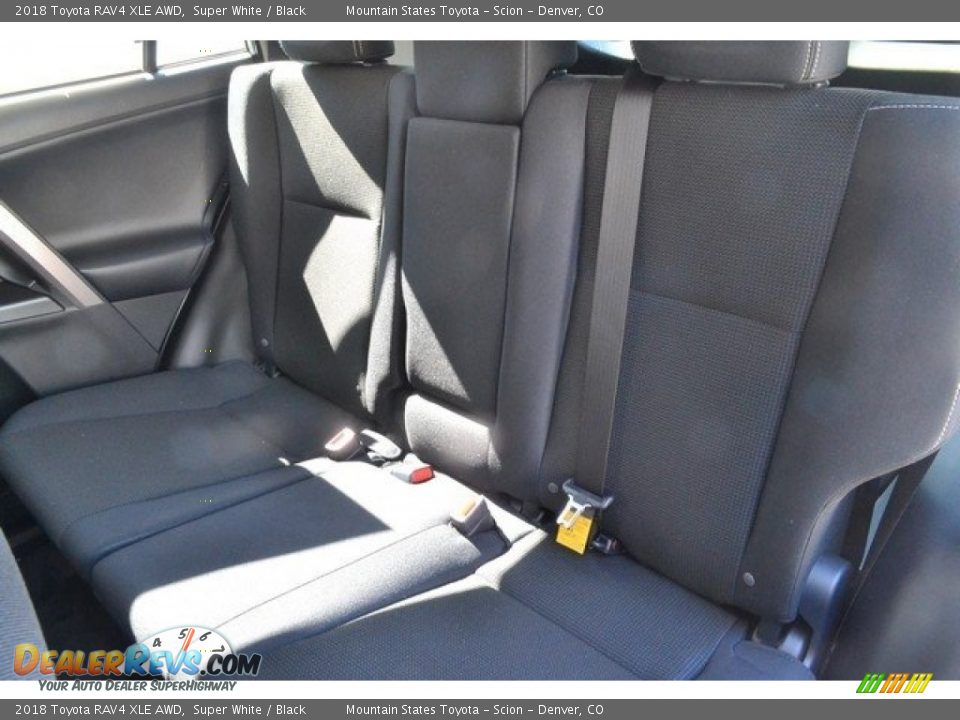 2018 Toyota RAV4 XLE AWD Super White / Black Photo #7