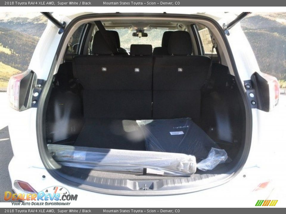 2018 Toyota RAV4 XLE AWD Super White / Black Photo #8