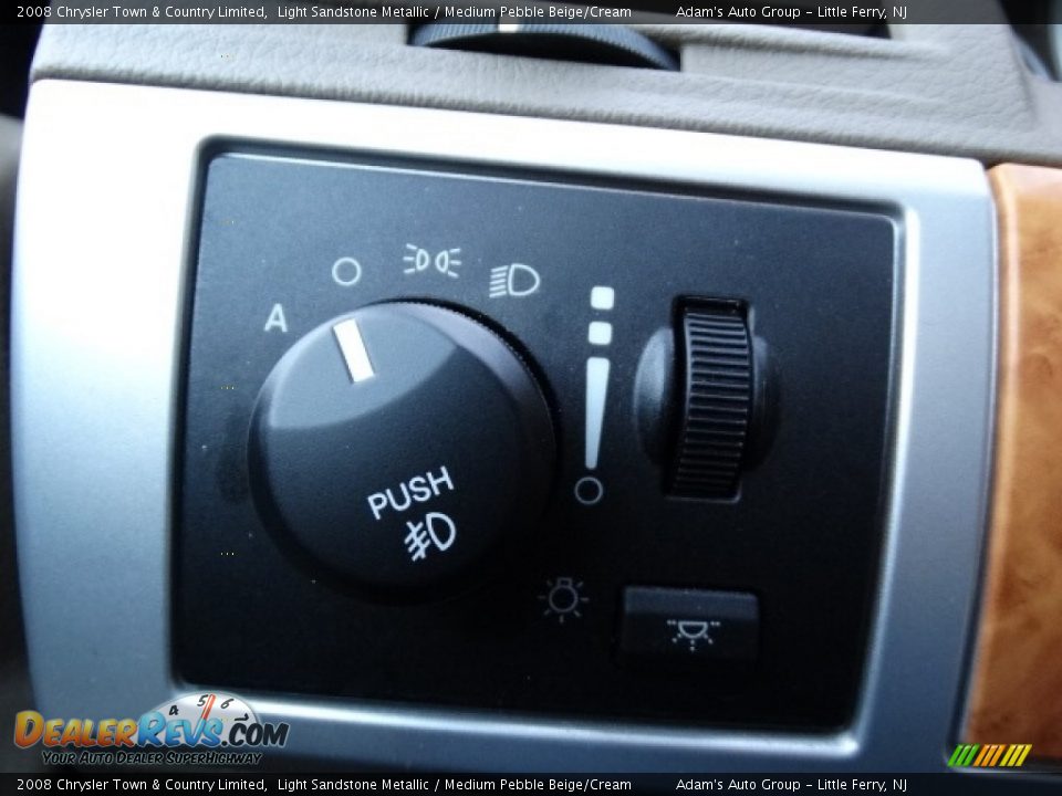 2008 Chrysler Town & Country Limited Light Sandstone Metallic / Medium Pebble Beige/Cream Photo #21