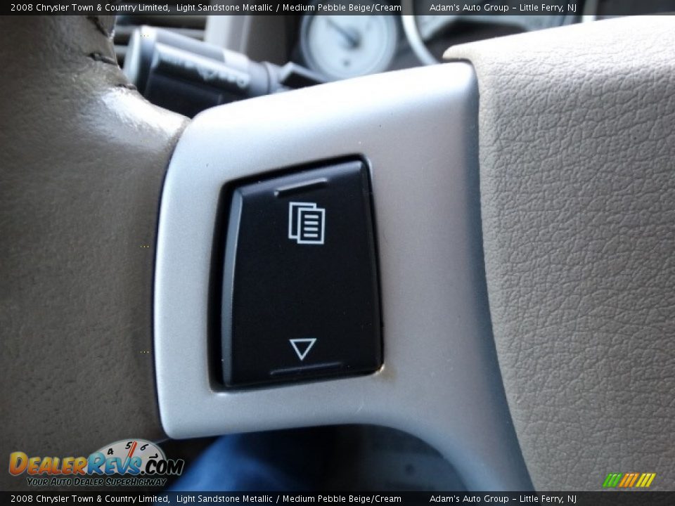 2008 Chrysler Town & Country Limited Light Sandstone Metallic / Medium Pebble Beige/Cream Photo #23