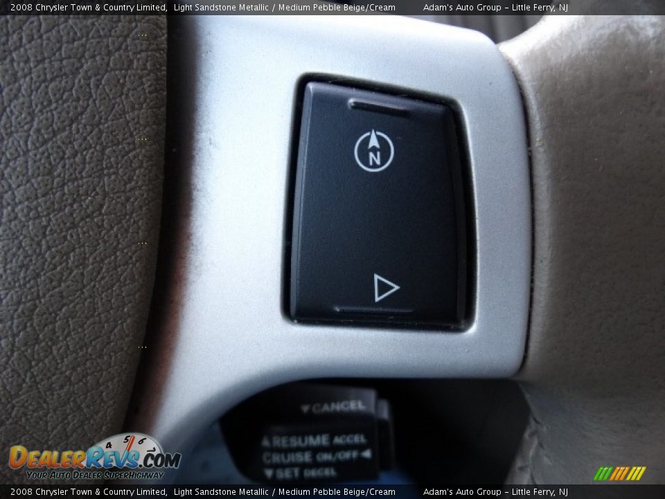 2008 Chrysler Town & Country Limited Light Sandstone Metallic / Medium Pebble Beige/Cream Photo #24