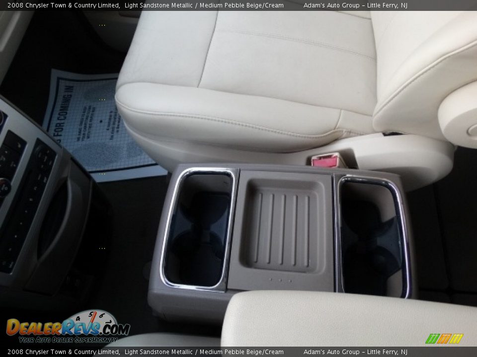 2008 Chrysler Town & Country Limited Light Sandstone Metallic / Medium Pebble Beige/Cream Photo #26