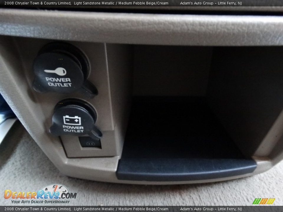 2008 Chrysler Town & Country Limited Light Sandstone Metallic / Medium Pebble Beige/Cream Photo #28