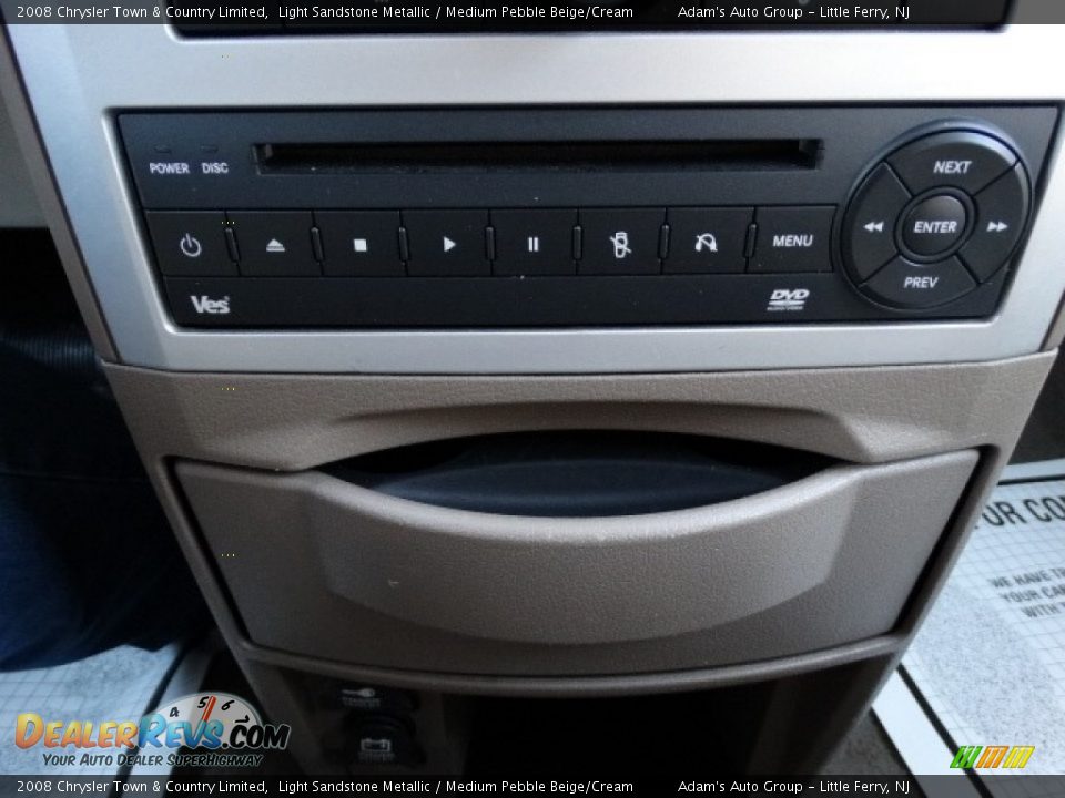 2008 Chrysler Town & Country Limited Light Sandstone Metallic / Medium Pebble Beige/Cream Photo #29