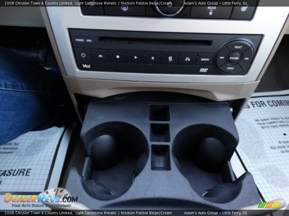 2008 Chrysler Town & Country Limited Light Sandstone Metallic / Medium Pebble Beige/Cream Photo #30