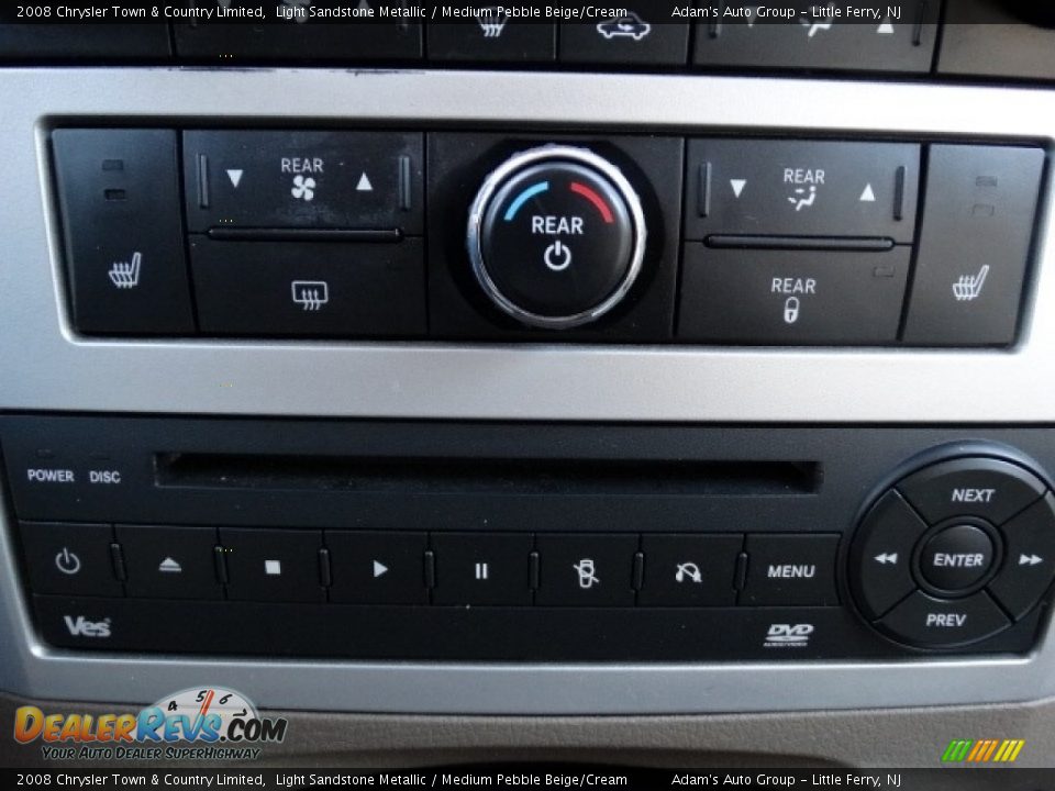 2008 Chrysler Town & Country Limited Light Sandstone Metallic / Medium Pebble Beige/Cream Photo #31