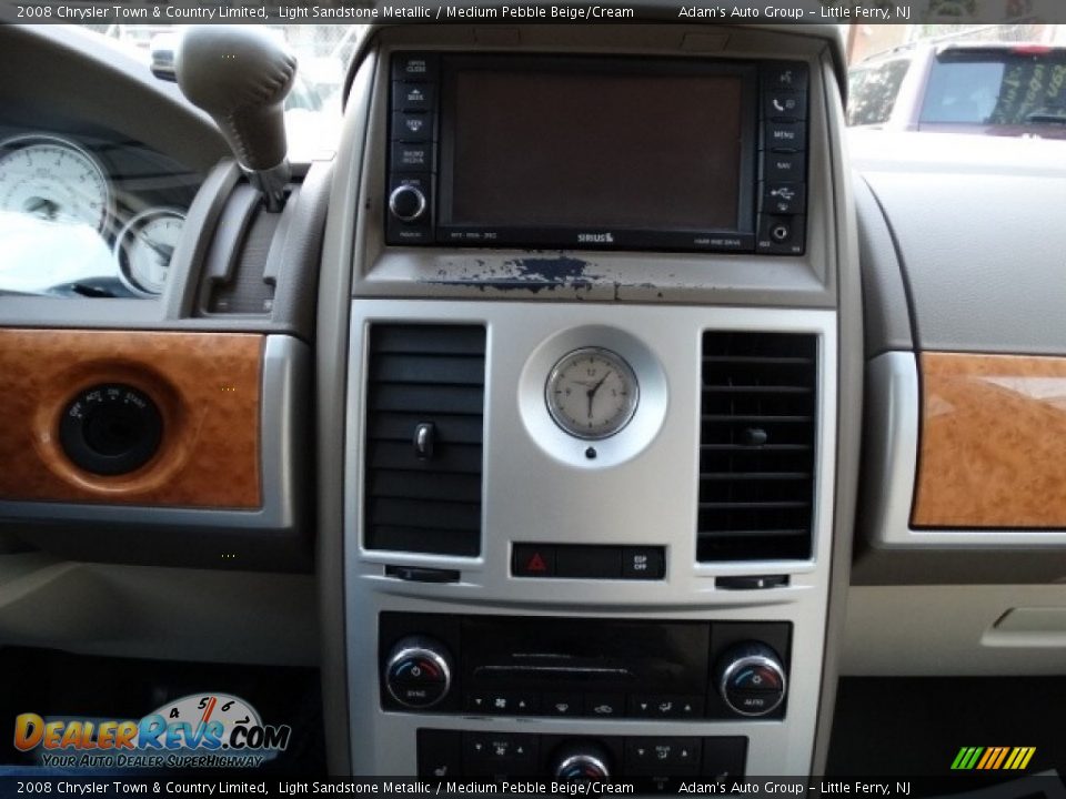 2008 Chrysler Town & Country Limited Light Sandstone Metallic / Medium Pebble Beige/Cream Photo #32
