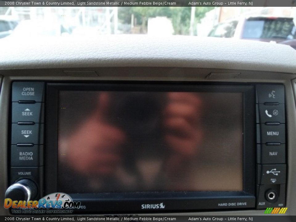 2008 Chrysler Town & Country Limited Light Sandstone Metallic / Medium Pebble Beige/Cream Photo #33