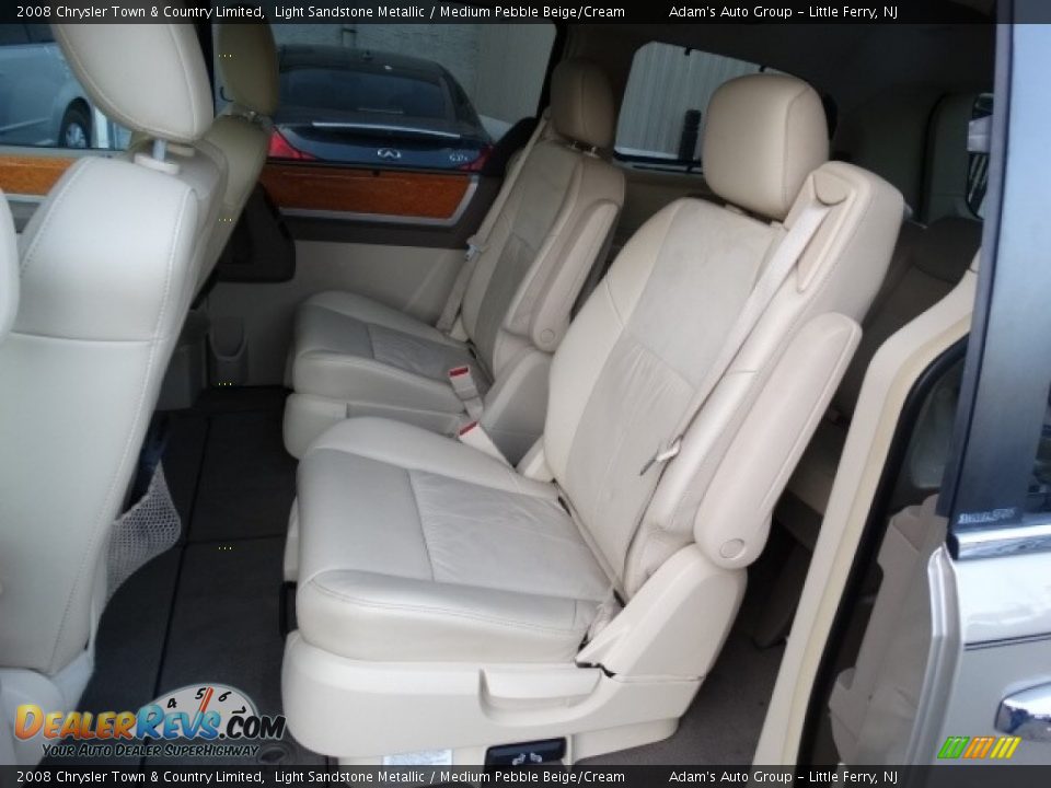 2008 Chrysler Town & Country Limited Light Sandstone Metallic / Medium Pebble Beige/Cream Photo #36