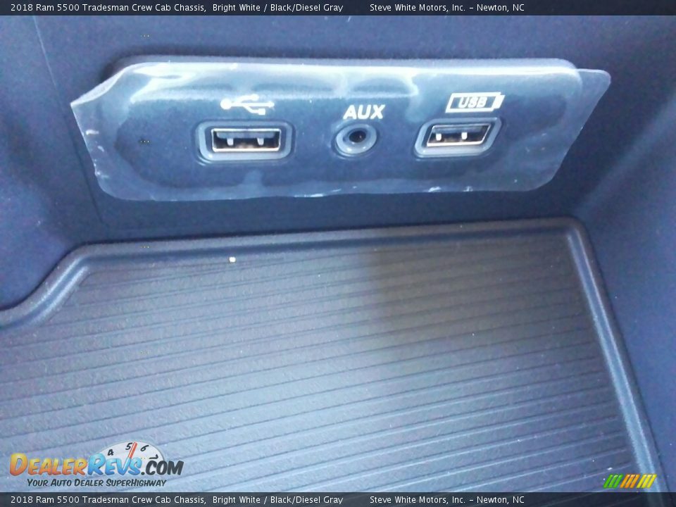 2018 Ram 5500 Tradesman Crew Cab Chassis Bright White / Black/Diesel Gray Photo #18
