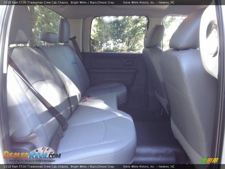 2018 Ram 5500 Tradesman Crew Cab Chassis Bright White / Black/Diesel Gray Photo #21