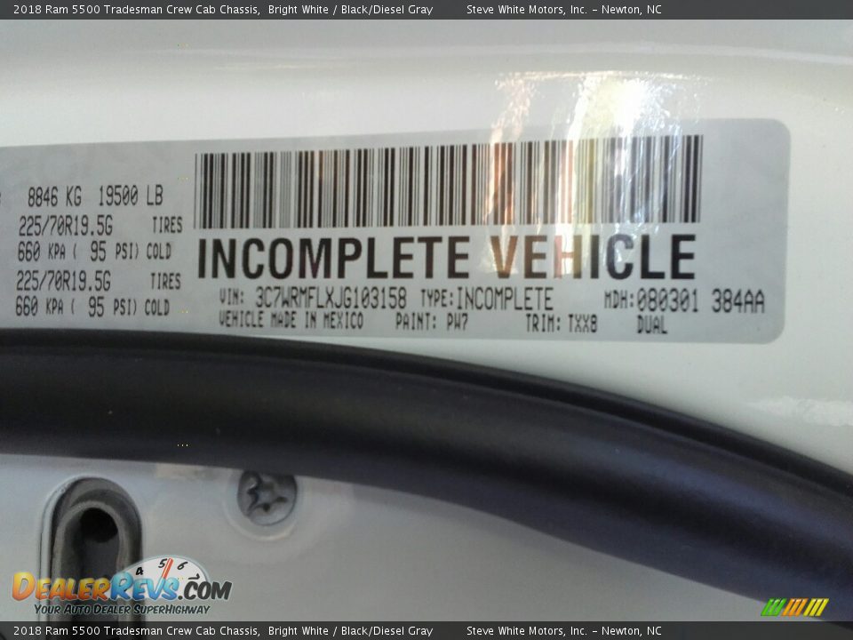 2018 Ram 5500 Tradesman Crew Cab Chassis Bright White / Black/Diesel Gray Photo #25