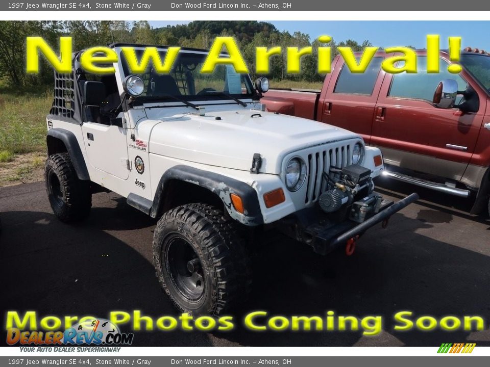 1997 Jeep Wrangler SE 4x4 Stone White / Gray Photo #1